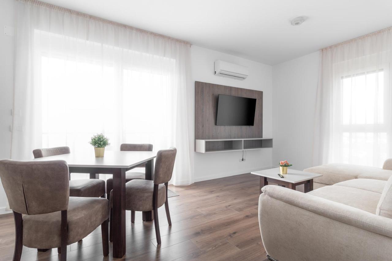 Ferienwohnung Grand Hill Flats Oradea Exterior foto